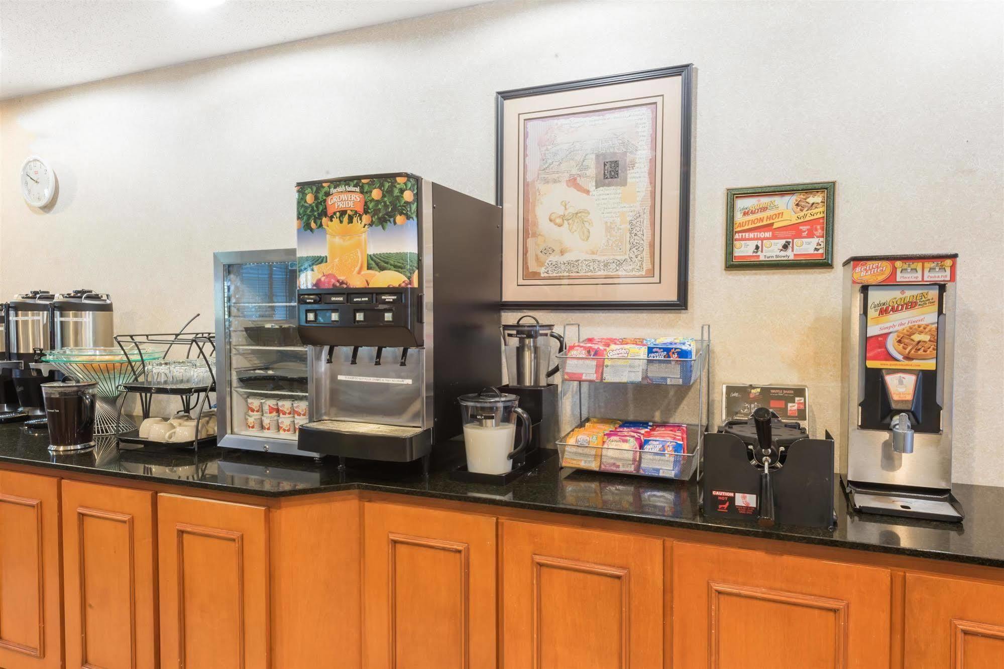 Hotel Wingate By Wyndham Indianapolis Airport Plainfield Esterno foto